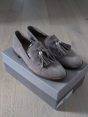 8.5 Women's Tassel Suede Loafers in Taupe
